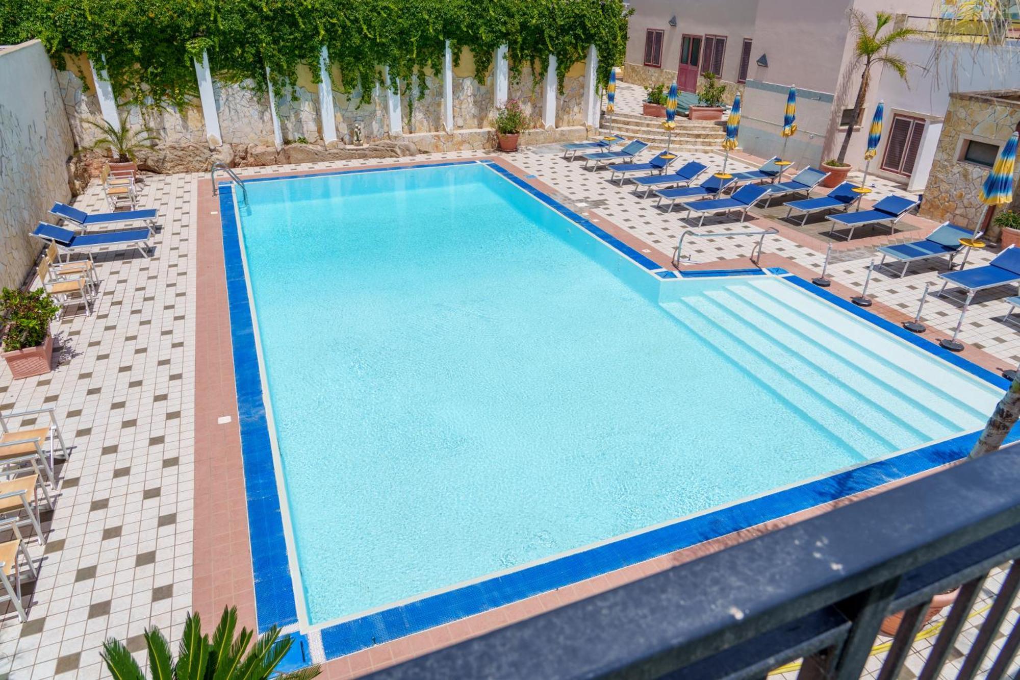 Hotel Le Macine Santa Cesarea Terme Exterior photo